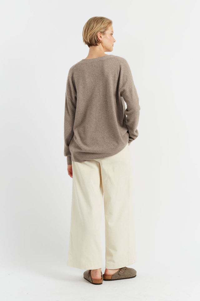 Women's V-Neck Sweater Chinti and Parker Soft-Truffle 100% Cashmere Size XS-3L image 3